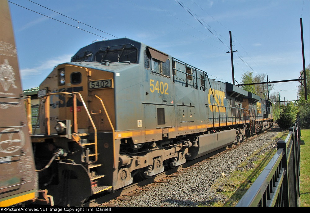 CSX 5402 on Q404